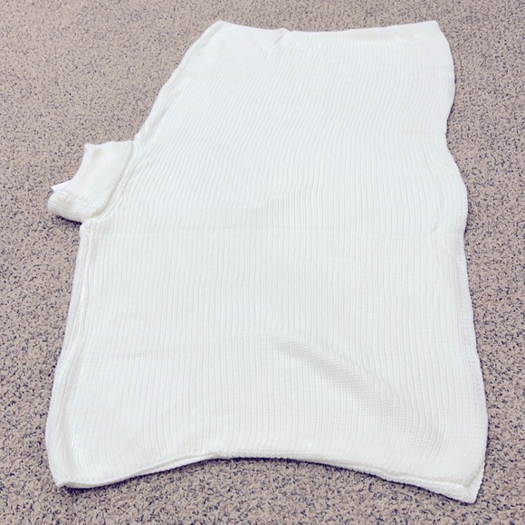 In The Style x Billie Faiers Roll Neck Cape Sweater for ASOS - Picture 9 of 9